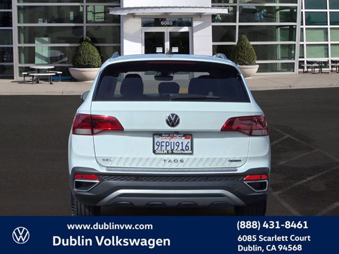 Certified 2023 Volkswagen Taos SEL image 5