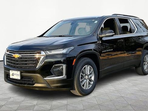 Used 2023 Chevrolet Traverse LT image 3