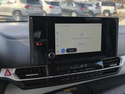 Used 2025 Toyota Sienna LE image 34