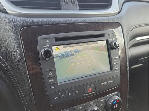 Used 2016 Chevrolet Traverse LT image 16