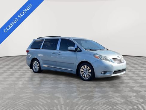 Used 2015 Toyota Sienna Limited Premium FWD image 2
