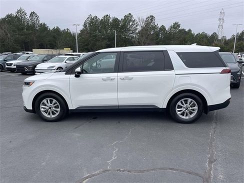 Used 2023 Kia Carnival LX image 4