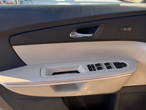 Used 2010 GMC Acadia SLT w/ Technology Package image 16