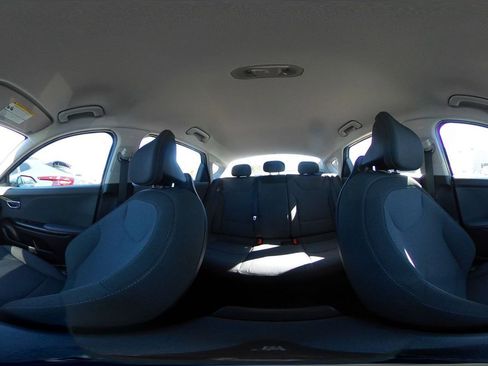 Used 2025 Kia K4 LXS image 41