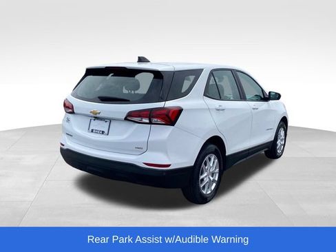 Used 2022 Chevrolet Equinox LS w/ Driver Confidence II Package AWD/4WD image 3