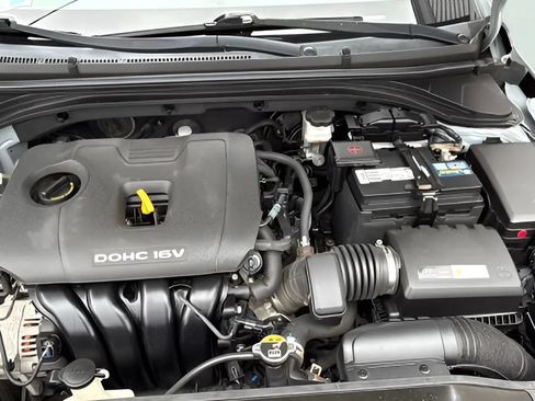 Used 2017 Hyundai Elantra SE FWD image 13