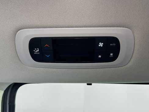 Used 2021 Chrysler Pacifica Touring image 25