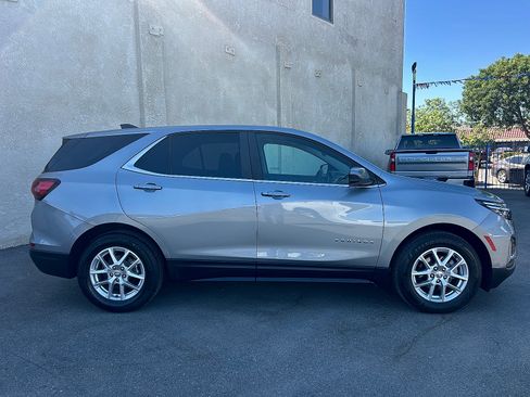 Used 2023 Chevrolet Equinox LT FWD image 2