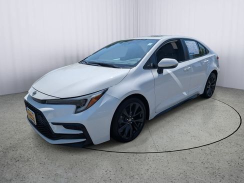 Used 2024 Toyota Corolla SE w/ SE Premium Package FWD image 7