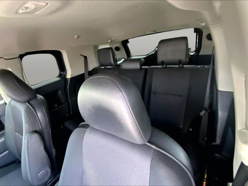 Used 2012 Toyota FJ Cruiser 2WD w/ Upgrade Pkg image 19
