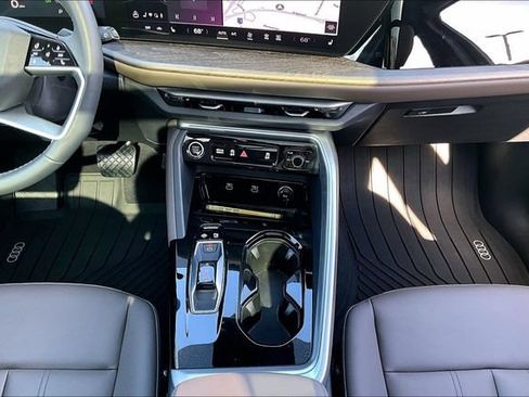 Used 2025 Audi Q5 Premium w/ Convenience Package image 15