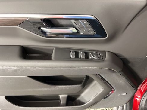 New 2026 Chevrolet Suburban Premier AWD/4WD image 32