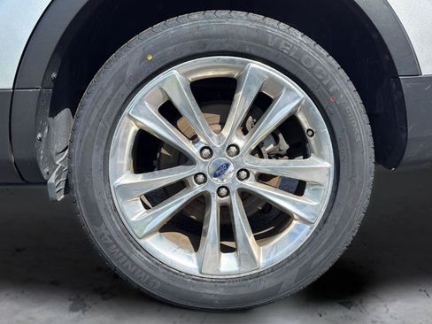 Used 2019 Ford Explorer XLT w/ Equipment Group 202A AWD/4WD image 16