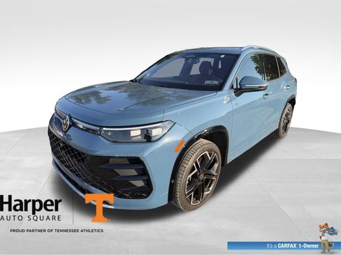 Used 2025 Volkswagen Tiguan SEL R-Line AWD/4WD image 1