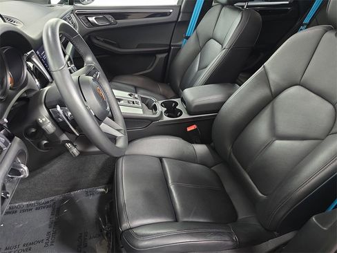 Used 2025 Porsche Macan image 5