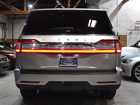 Used 2019 Lincoln Navigator Reserve AWD/4WD image 9