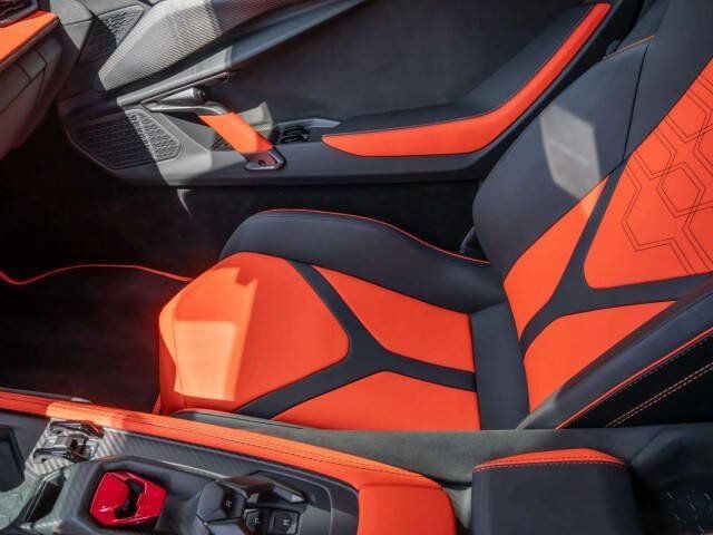Used 2025 Lamborghini Revuelto AWD/4WD image 17