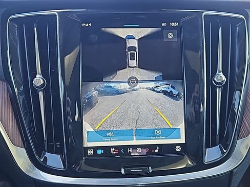 Used 2025 Volvo V60 B5 Cross Country Plus image 8