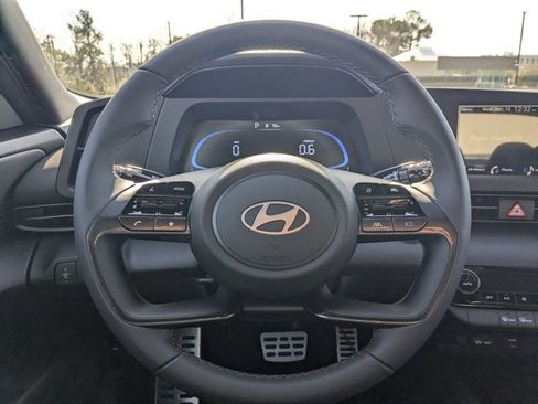 Used 2025 Hyundai Elantra Sport image 11