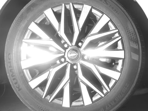 Used 2025 Nissan Altima 2.5 SV FWD image 13