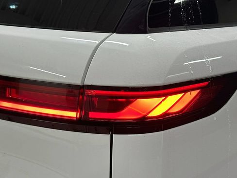 Used 2024 Land Rover Range Rover Sport SE AWD/4WD image 33