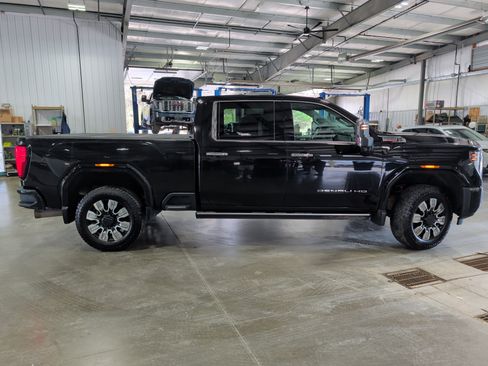 Used 2024 GMC Sierra 2500 Denali w/ Technology Package AWD/4WD image 2