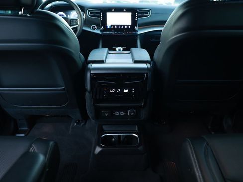 Used 2024 Jeep Wagoneer Series II RWD image 34