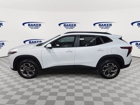 New 2026 Chevrolet Trax LT w/ Driver Confidence Package FWD image 3