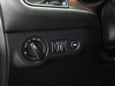 Used 2015 Dodge Challenger SRT Hellcat image 30