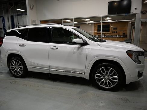 Used 2024 GMC Terrain Denali w/ Denali Premium Package image 4