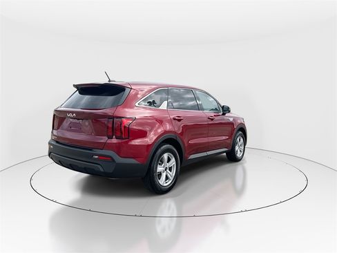 Used 2023 Kia Sorento LX image 8