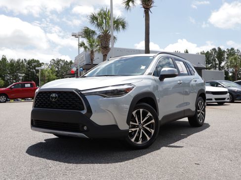 Used 2023 Toyota Corolla Cross XLE AWD/4WD image 1