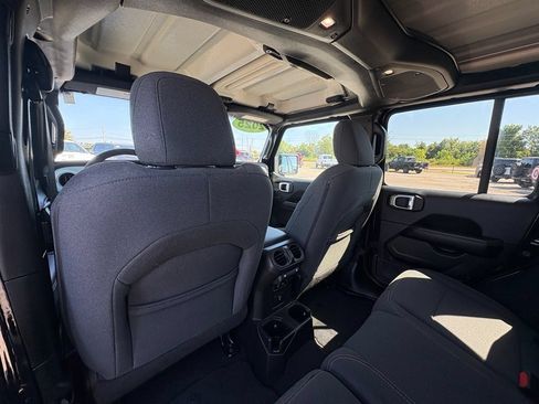 Used 2025 Jeep Wrangler Unlimited Sahara AWD/4WD image 27