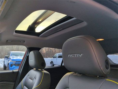 Used 2024 Chevrolet Trax ACTIV w/ Sunroof Package image 18