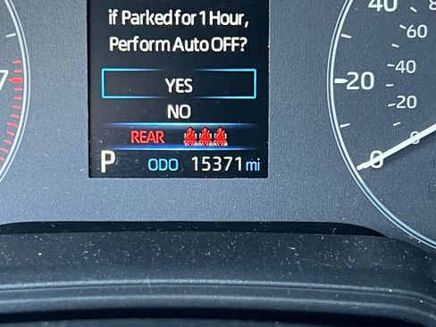 Used 2025 Toyota Corolla Cross LE image 34