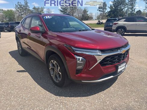 Used 2024 Chevrolet Trax LT w/ Driver Confidence Package FWD image 7