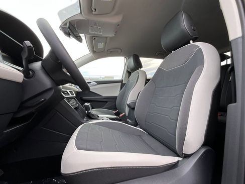 New 2025 Volkswagen Taos SE image 10