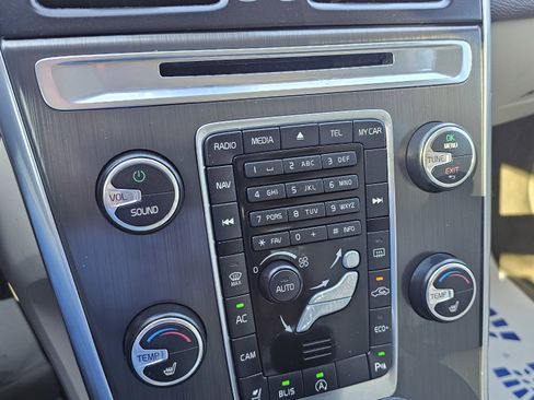 Used 2015 Volvo XC60 T5 Platinum image 36