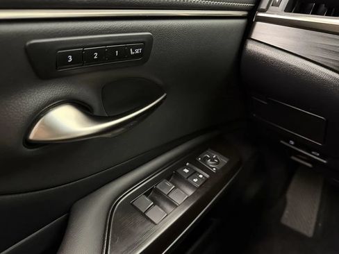 Used 2019 Lexus ES 350 w/ Premium Package FWD image 16
