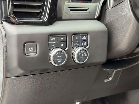 Used 2024 GMC Sierra 2500 AT4 w/ AT4 Preferred Package image 9