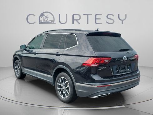 Used 2020 Volkswagen Tiguan SE w/ Panoramic Sunroof Package FWD image 2