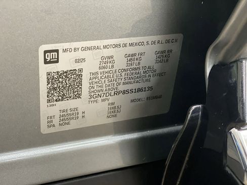 Used 2025 Chevrolet Equinox EV LT w/ Convenience Package image 28