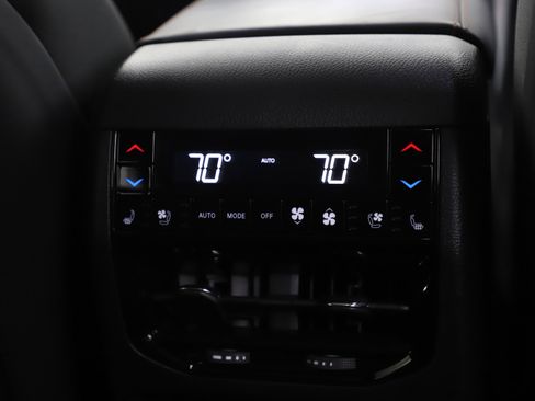 Used 2024 Jeep Grand Cherokee Summit image 16