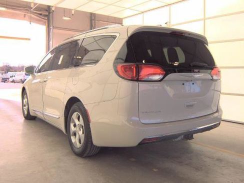 Used 2017 Chrysler Pacifica Touring-L Plus image 6