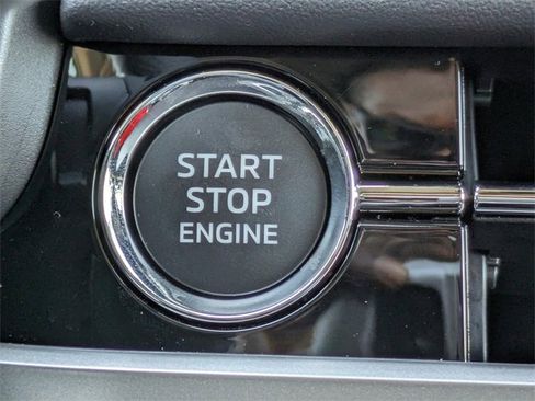 New 2025 Mitsubishi Outlander SE image 33