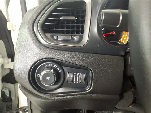 Certified 2022 Jeep Renegade Limited image 27