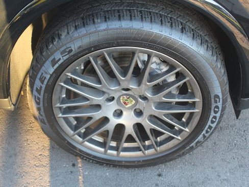 Used 2017 Porsche Cayenne Platinum Edition image 29