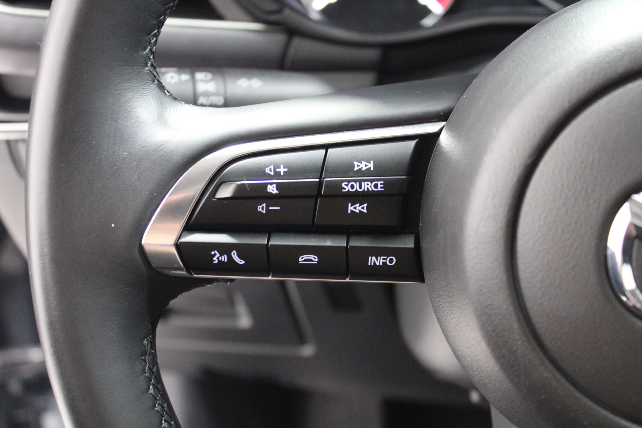 Used 2025 MAZDA MAZDA3 s AWD/4WD image 39