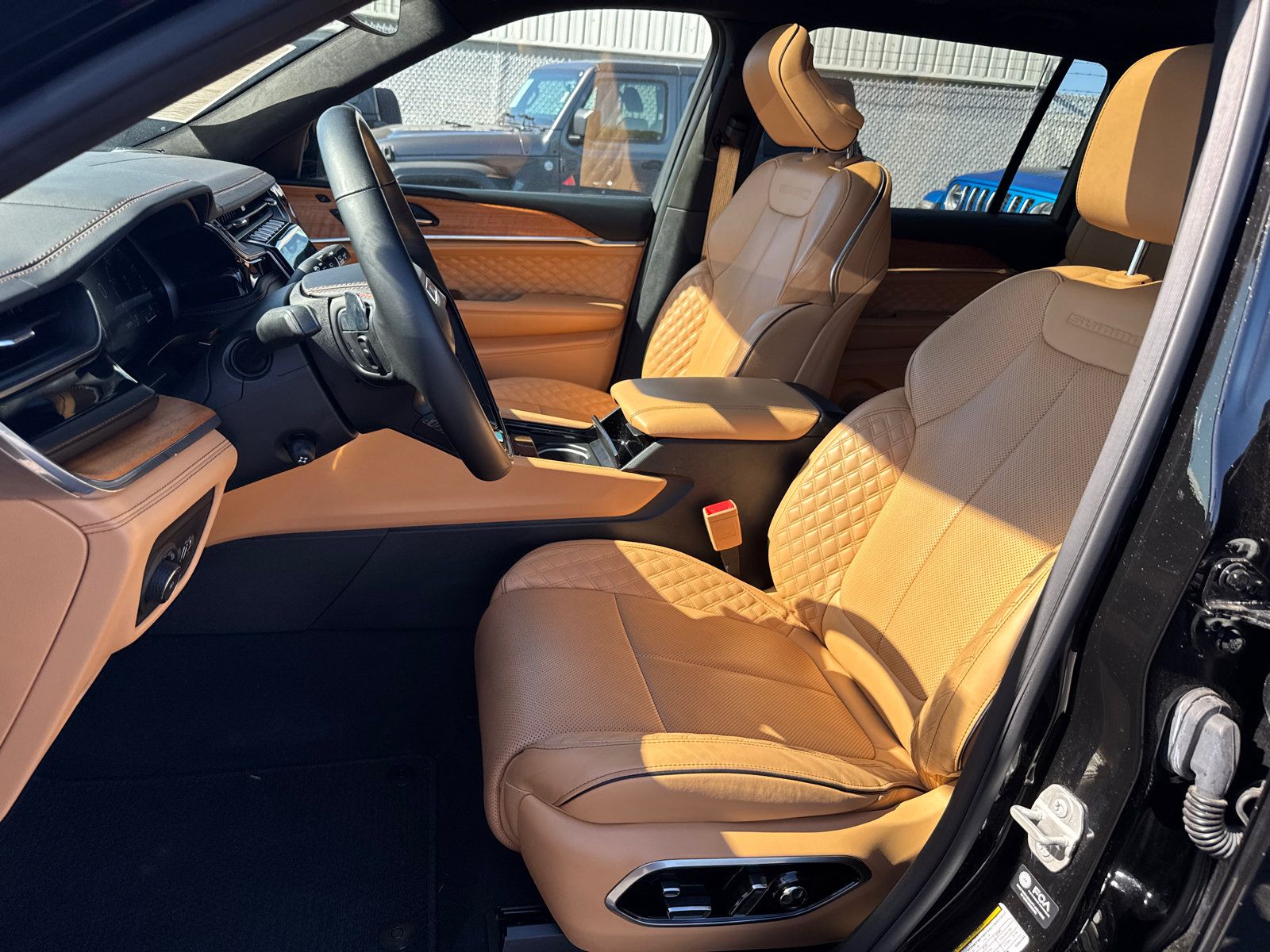 Used 2024 Jeep Grand Cherokee L Summit AWD/4WD image 11