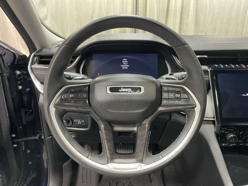 Used 2024 Jeep Grand Cherokee L Limited w/ Black Appearance Package AWD/4WD image 11